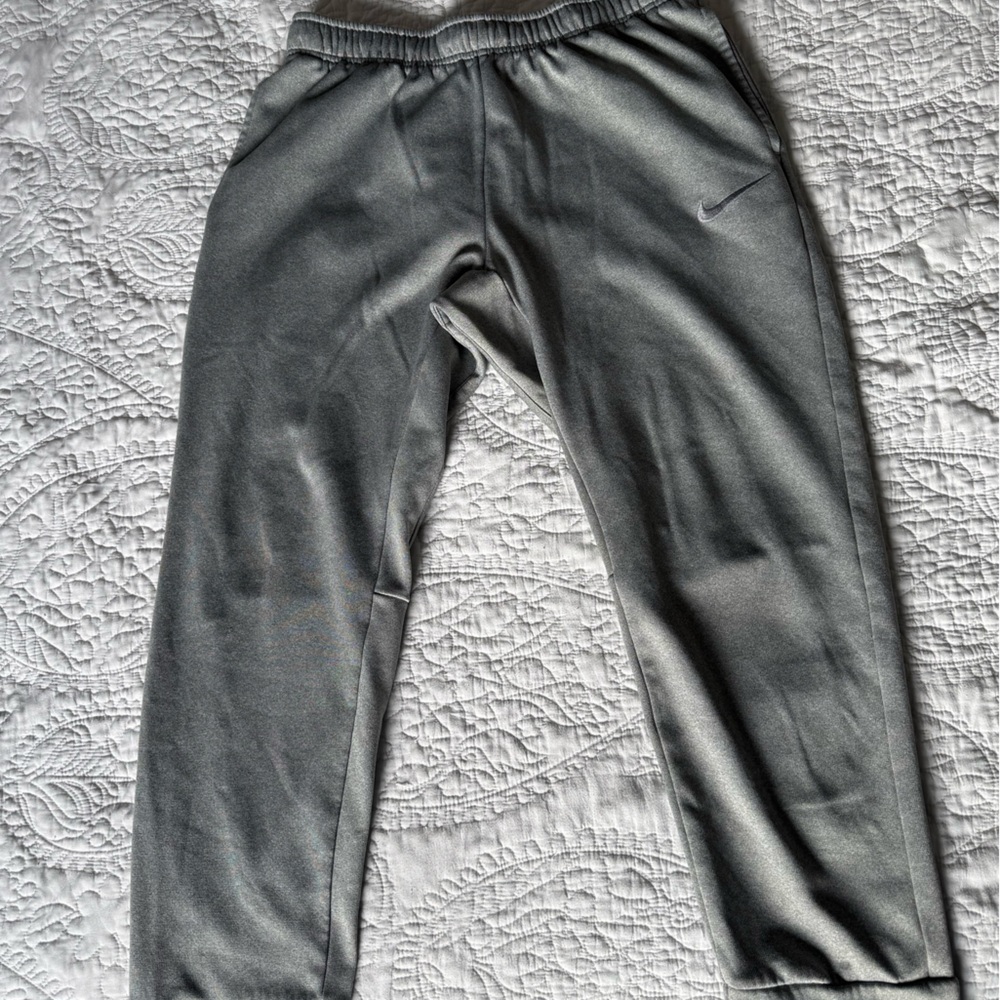 Nike Therma-Fit Gray Sweatpants